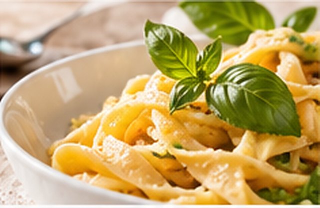 Plato de pasta con albahaca
